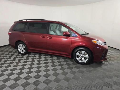 2020 Toyota Sienna LE