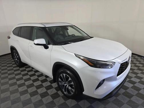 2024 Toyota Highlander XLE