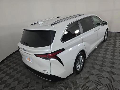 2023 Toyota Sienna Limited