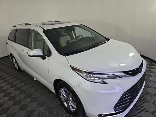 2023 Toyota Sienna Limited