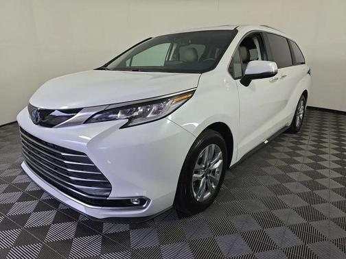 2023 Toyota Sienna Limited