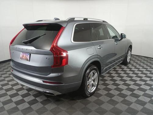 2016 Volvo XC90 T5 Momentum