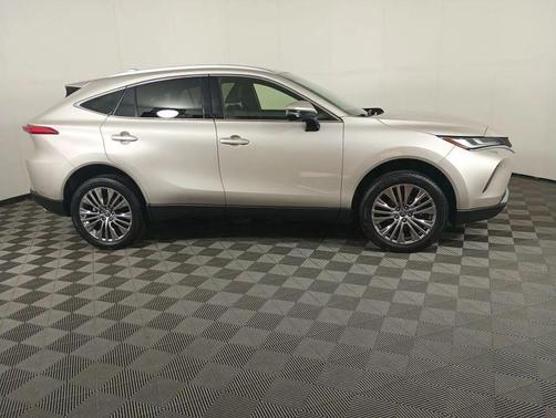 2022 Toyota Venza XLE