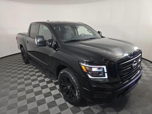 2023 Nissan Titan SV