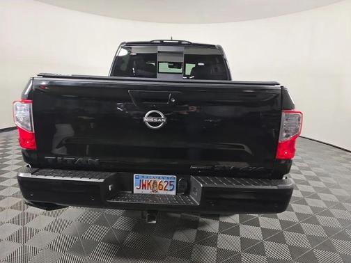 2023 Nissan Titan SV