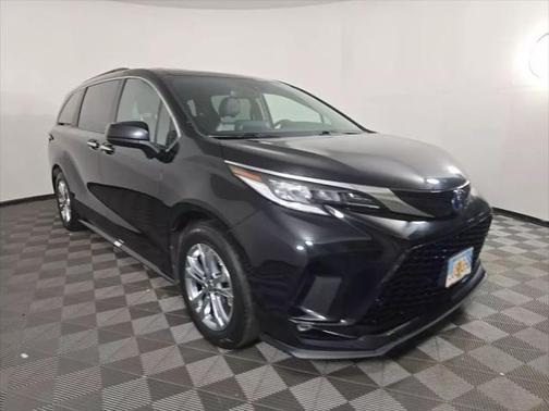 2022 Toyota Sienna XSE 7 Passenger