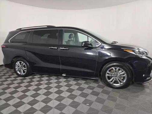 2022 Toyota Sienna XSE 7 Passenger