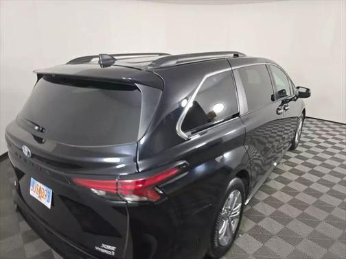 2022 Toyota Sienna XSE 7 Passenger