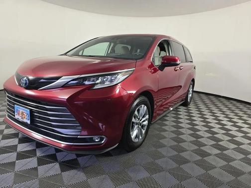 2022 Toyota Sienna Limited