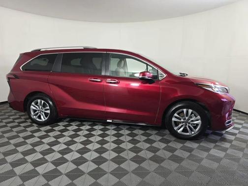 2022 Toyota Sienna Limited