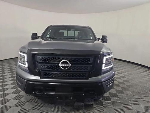 2023 Nissan Titan SV