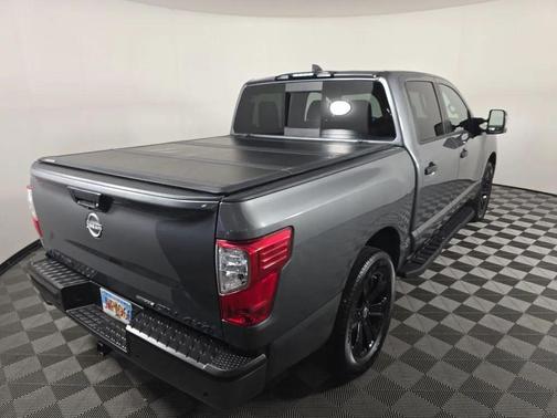 2023 Nissan Titan SV