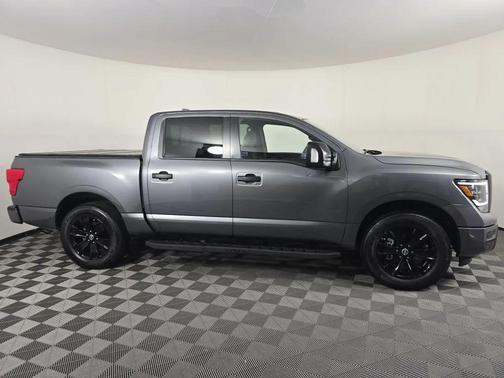 2023 Nissan Titan SV