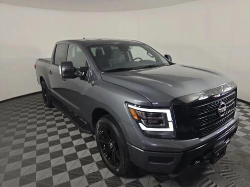 2023 Nissan Titan SV