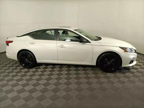 2022 Nissan Altima SR Intelligent AWD