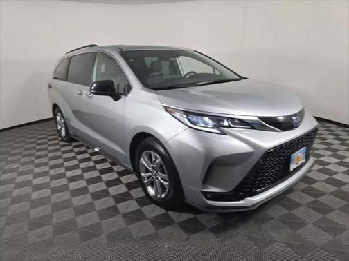 2022 Toyota Sienna XSE 7 Passenger
