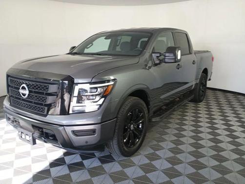 2023 Nissan Titan SV