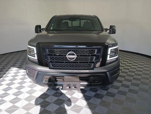 2023 Nissan Titan SV
