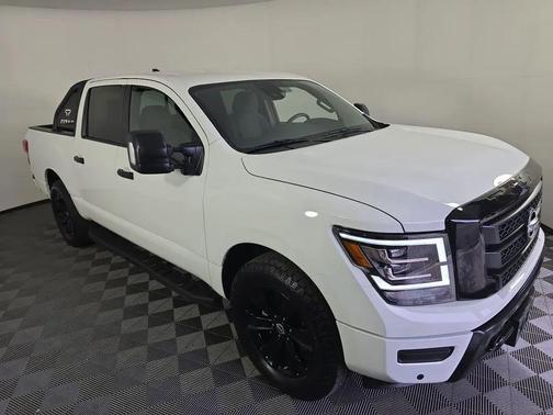 2023 Nissan Titan SV