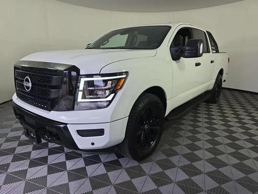 2023 Nissan Titan SV