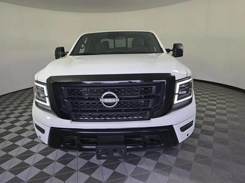 2023 Nissan Titan SV