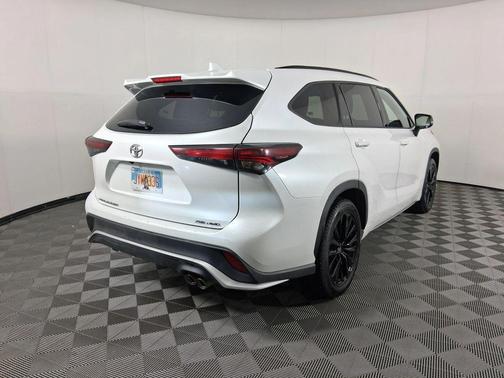 2024 Toyota Highlander XSE