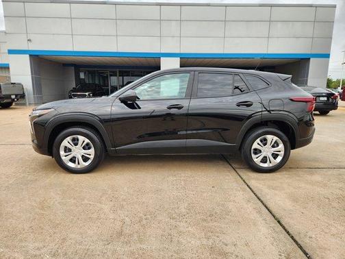 Mosaic Black Metallic 2025 Chevrolet Trax LS