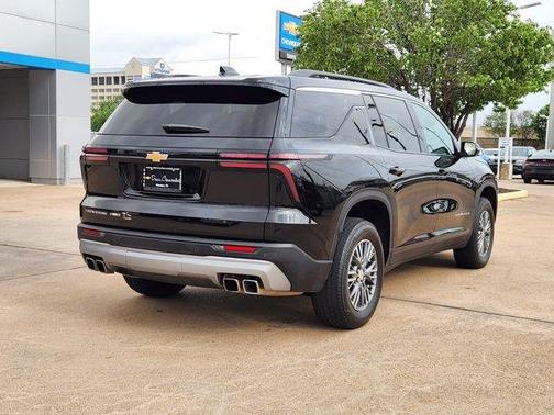 Mosaic Black Metallic 2025 Chevrolet Traverse LT