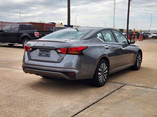 Gun Metallic 2024 Nissan Altima 2.5 SV