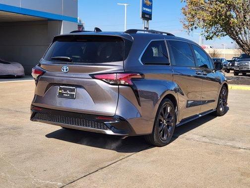 2022 Toyota Sienna XSE 7 Passenger