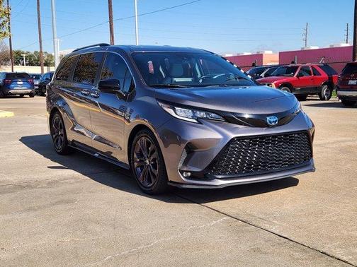 2022 Toyota Sienna XSE 7 Passenger