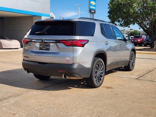 Sterling Gray Metallic 2023 Chevrolet Traverse RS