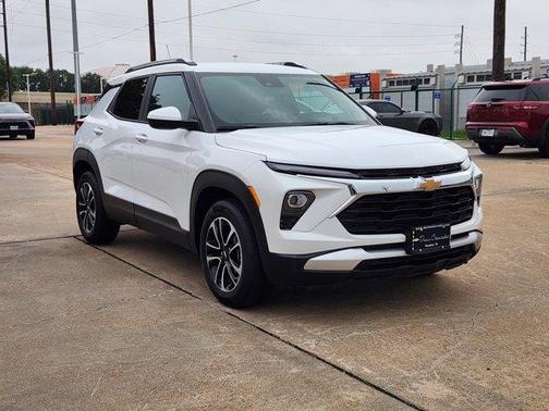 Summit White 2025 Chevrolet Trailblazer LT