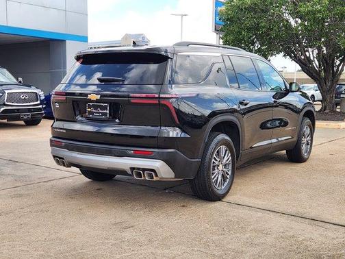 Mosaic Black Metallic 2026 Chevrolet Traverse LT