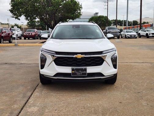 Summit White 2025 Chevrolet Trax LT