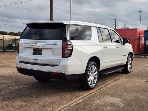 2023 Chevrolet Suburban LT
