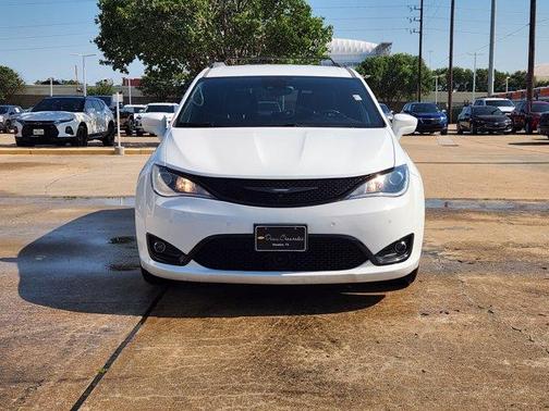 Bright White Clearcoat 2018 Chrysler Pacifica Touring-L