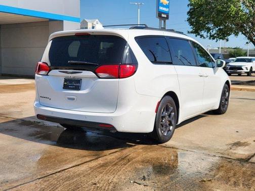 Bright White Clearcoat 2018 Chrysler Pacifica Touring-L
