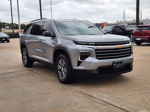 Sterling Gray Metallic 2025 Chevrolet Traverse LT