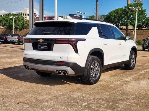 Summit White 2025 Chevrolet Traverse LT