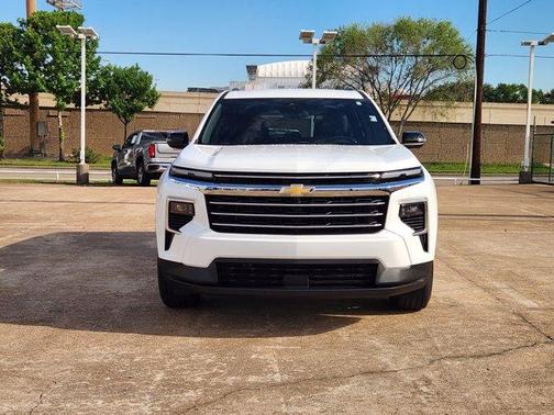 Summit White 2025 Chevrolet Traverse LT