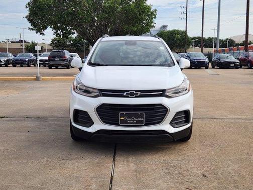 Summit White 2022 Chevrolet Trax LT