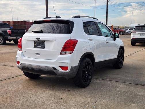 Summit White 2022 Chevrolet Trax LT