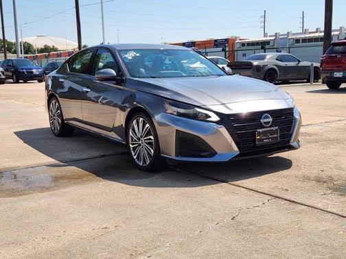 Gun Metallic 2023 Nissan Altima 2.5 SL