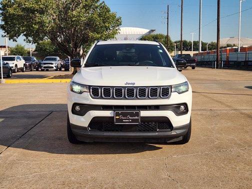 Bright White Clearcoat 2024 Jeep Compass Latitude