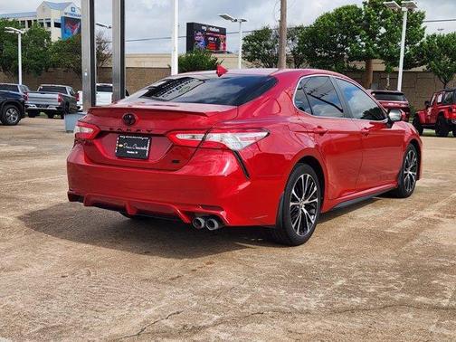 2020 Toyota Camry SE