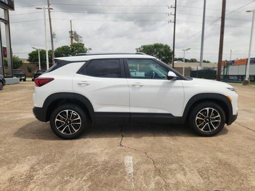 Summit White 2024 Chevrolet Trailblazer LT