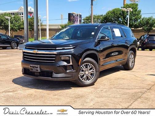 Mosaic Black Metallic 2025 Chevrolet Traverse LT