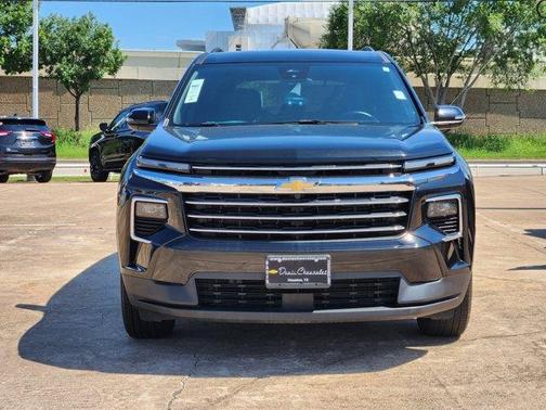 Mosaic Black Metallic 2025 Chevrolet Traverse LT