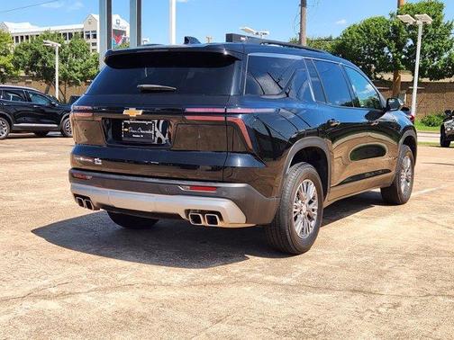 Mosaic Black Metallic 2025 Chevrolet Traverse LT